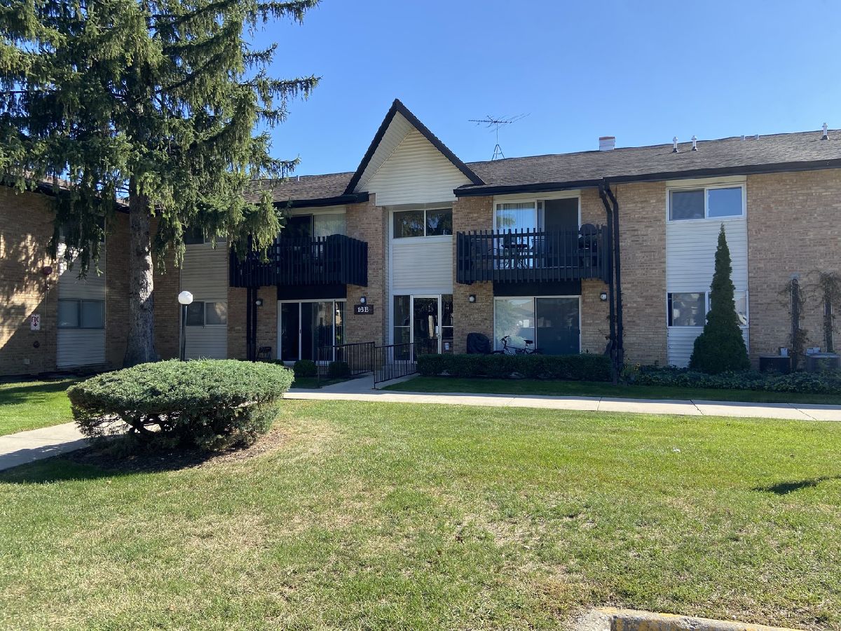 Condominiums Sold Hinsdale Point Willowbrook Illinois, 16B Kingery Quarter