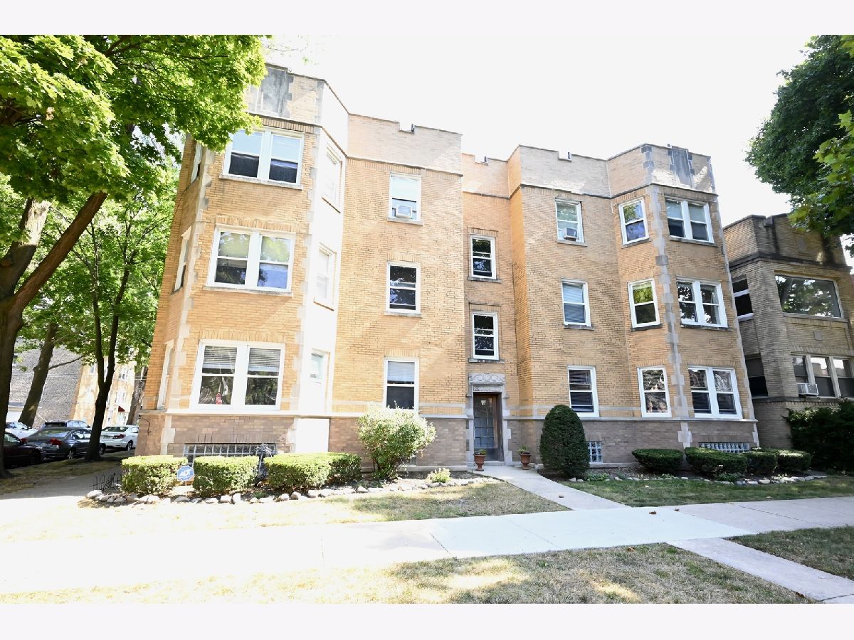 Homes & Condominiums Rented Arcadia Terrace Chicago Illinois, 5755 Artesian