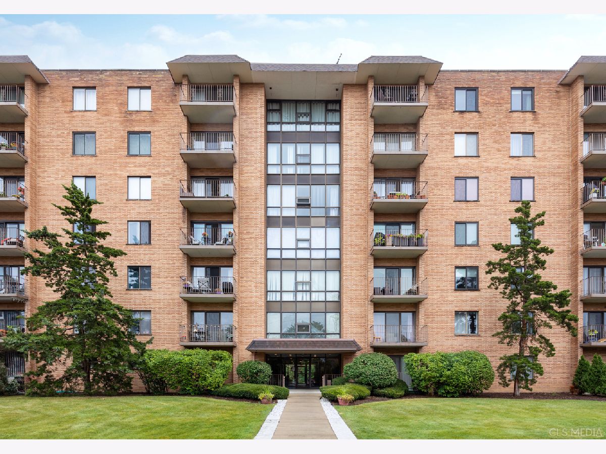 Condominiums Sold Crystal Towers Mount Prospect Illinois, 1727 Crystal
