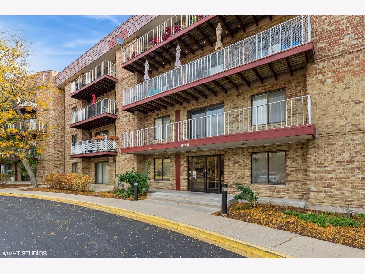 Condominiums Sold Saratoga Rolling Meadows Illinois, 5450 Astor
