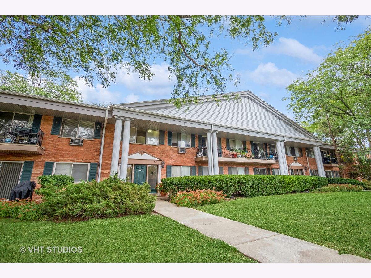 Condominiums & Homes Sold Brittany Place Arlington Heights Illinois, 2323 Goebbert