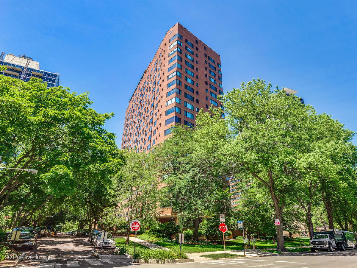 Condominiums Sold Darien Condominium Chicago Illinois, 3100 Lake Shore