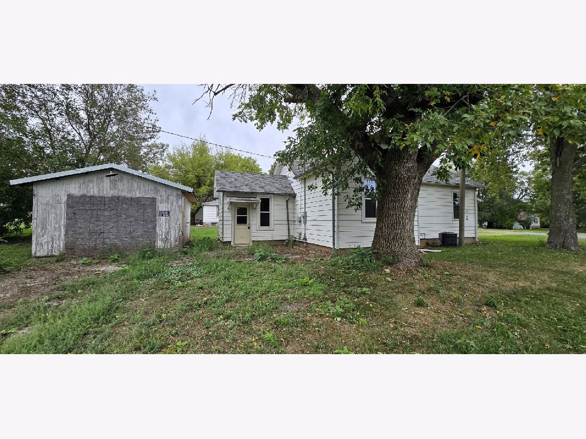  Sold Gilman Illinois, 104 Douglas