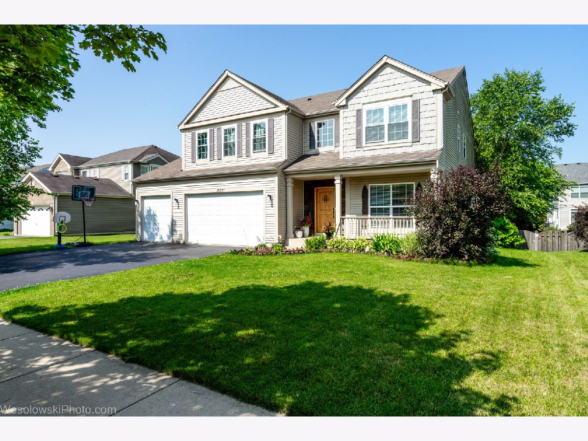 Homes Sold Georgian Place Huntley Illinois, 10721 Nantucket