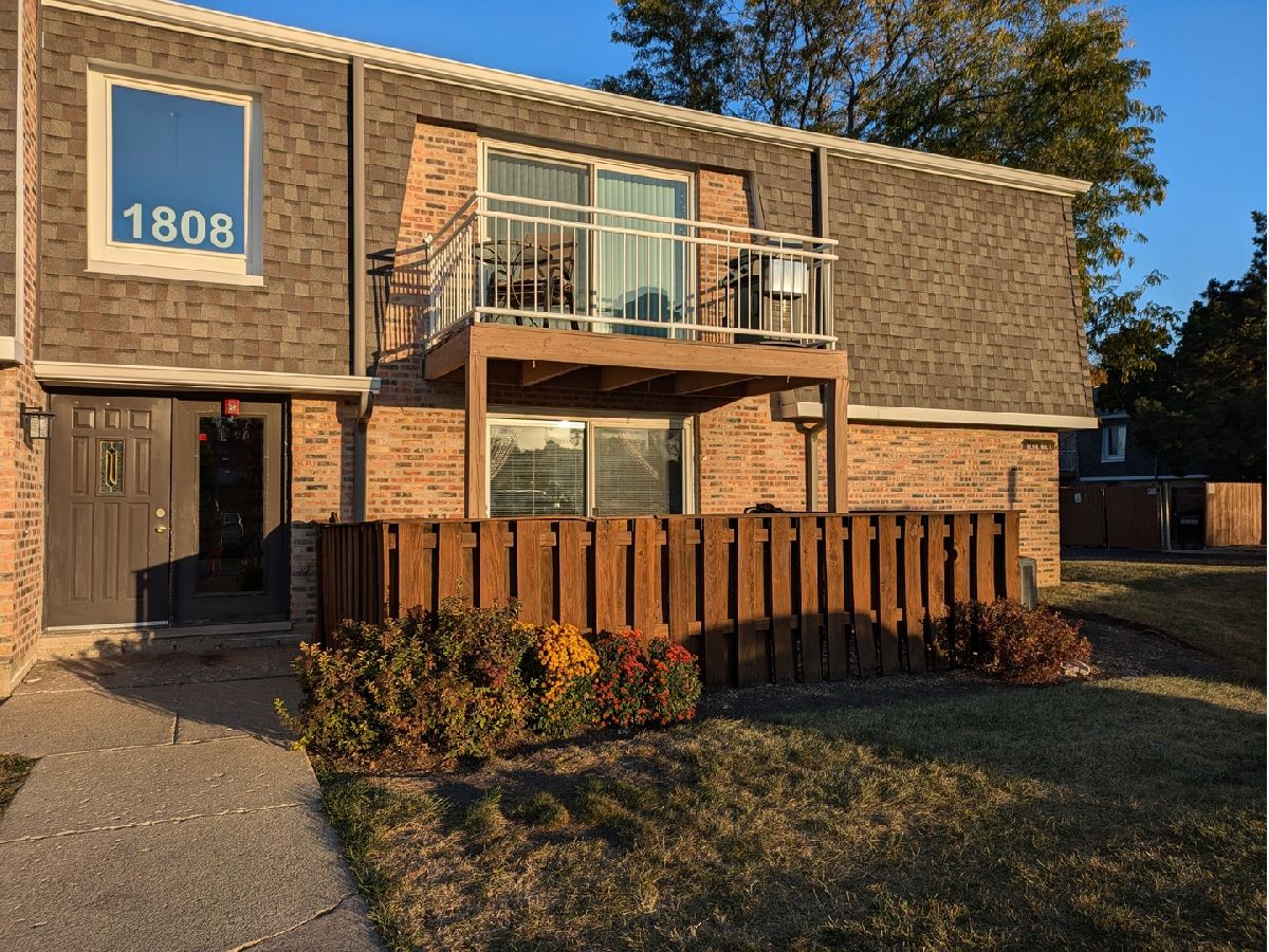 Condominiums Sold Kings Walk Rolling Meadows Illinois, 1808 Plum Grove