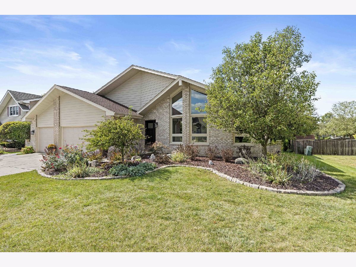 Townhomes & Homes Sold Brook Hills West Orland Park Illinois, 17624 Greenfield
