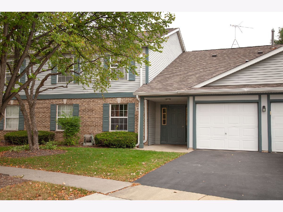 Condos & Townhomes Sold Oakwood Hills Elgin Illinois, 1027 Chaucer