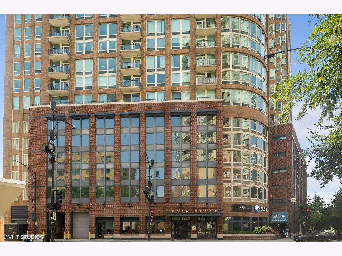 Condominiums Rented Park Place Chicago Illinois, 600 Kingsbury