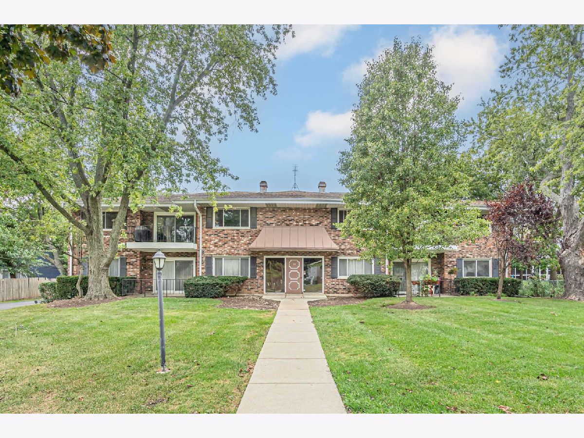 Condominiums Sold Woodglen Glen Ellyn Illinois, 34 Parkside