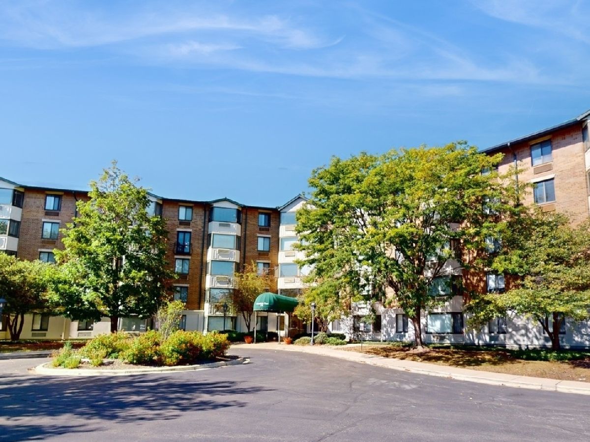 Condominiums Sold Greenbriar Place Glen Ellyn Illinois, 470 Fawell