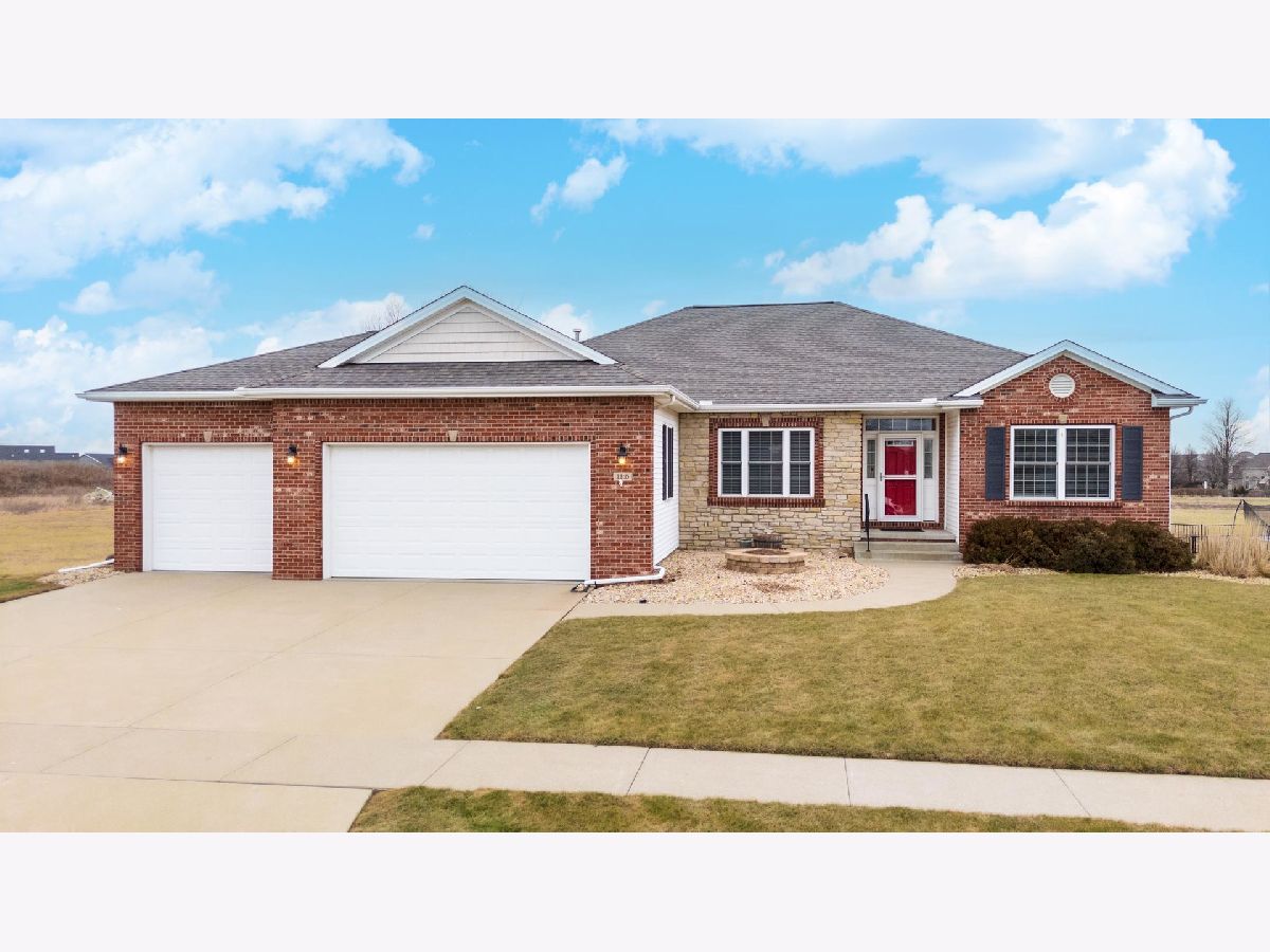 Homes & Condos & Townhomes Sold North Bridge Normal Illinois, 2210 Holbrook