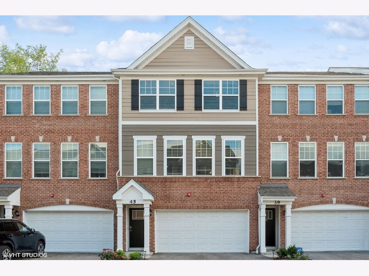 Condos & Townhomes Rented Wolf Crossing Wheeling Illinois, 45 Timber Wolf