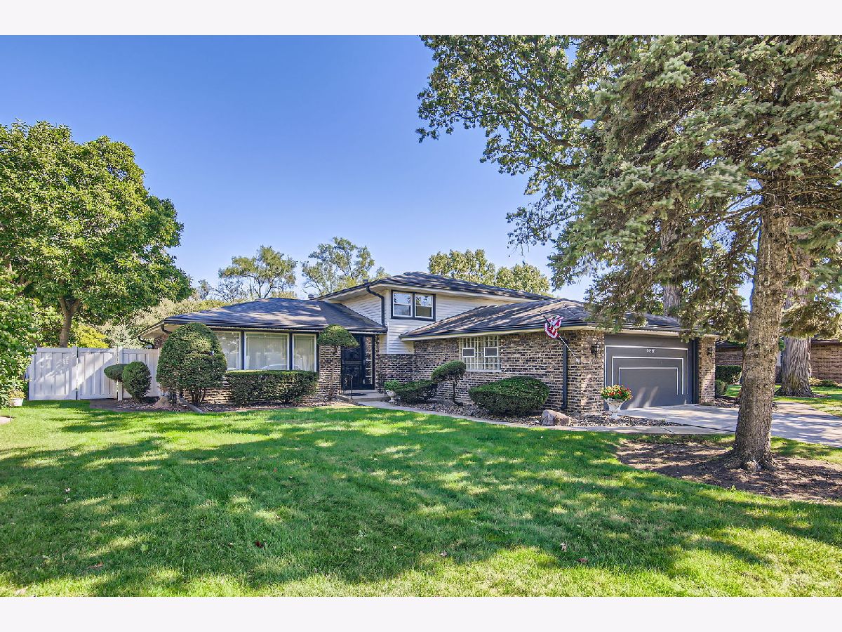 Homes Sold Oakwood Hills Palos Hills Illinois, 10537 Lori