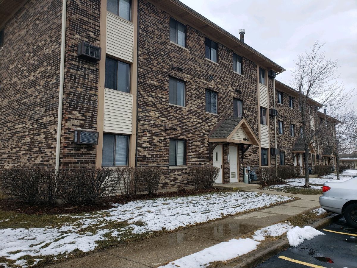 Condominiums Rented Century Park Vernon Hills Illinois, 14 Parkside