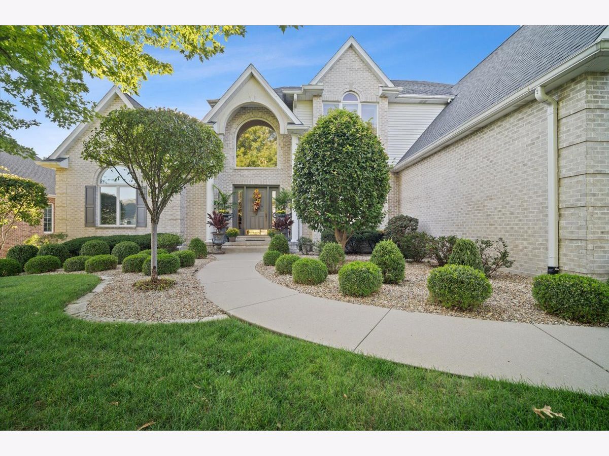 Homes & Condos & Townhomes Sold Hawthorne Ii Bloomington Illinois, 2102 Longwood