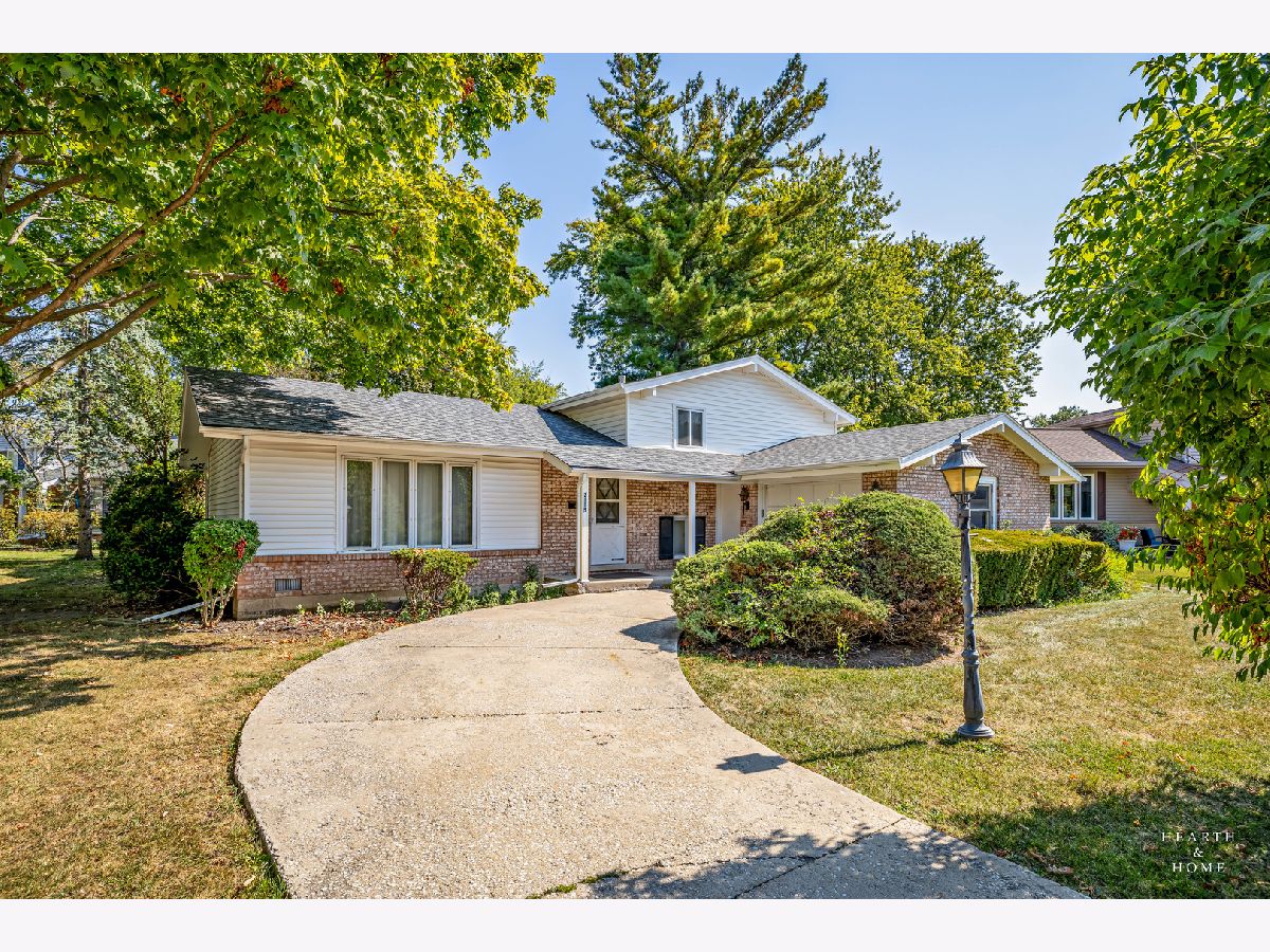 Homes & Condominiums Sold Greenbrier Arlington Heights Illinois, 2115 Elizabeth