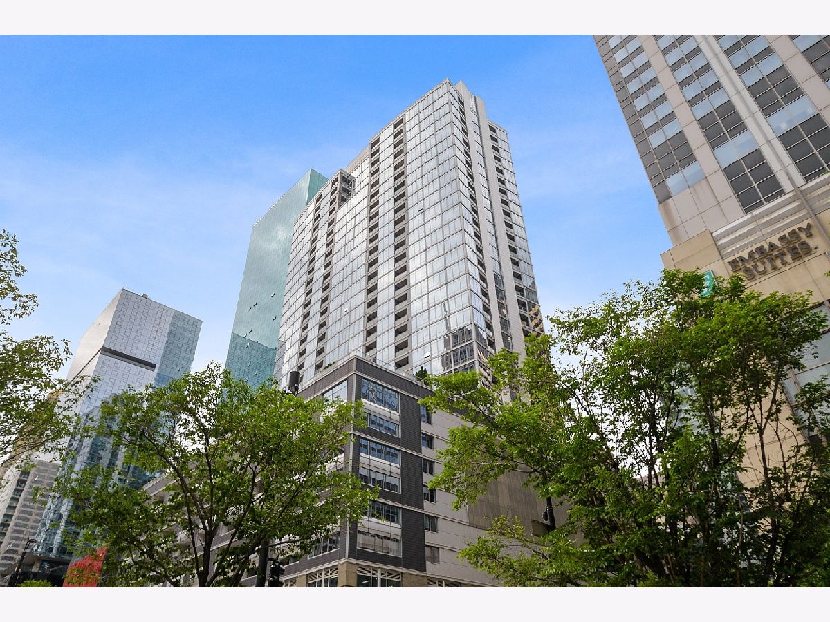 Condominiums Rented Fairbanks At Cityfront Chicago Illinois, 240 Illinois
