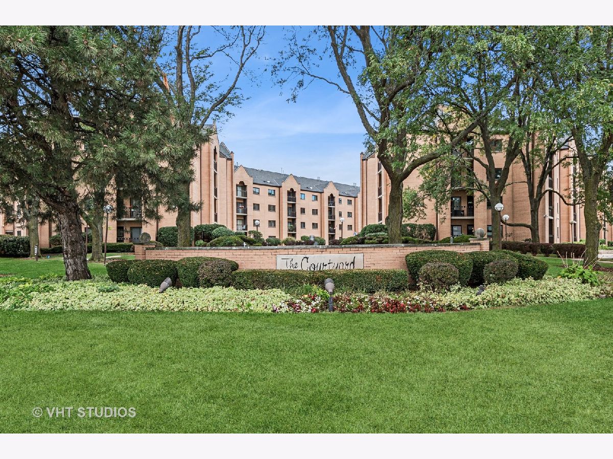 Condos & Townhomes & Homes Sold Courtyard Of Harwood Heights Harwood Heights Illinois, 7410 Lawrence