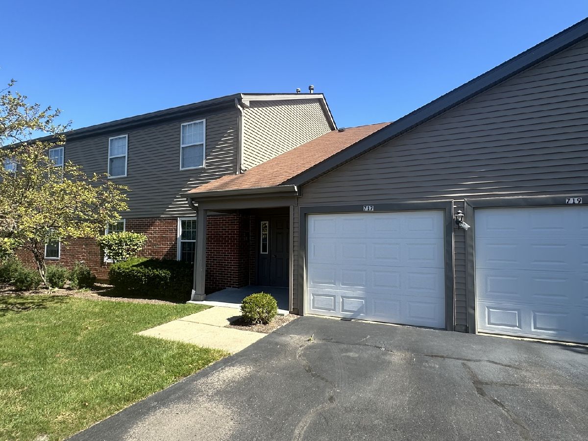 Townhomes & Condos Rented Whispering Oaks Palatine Illinois, 717 Whispering Oaks