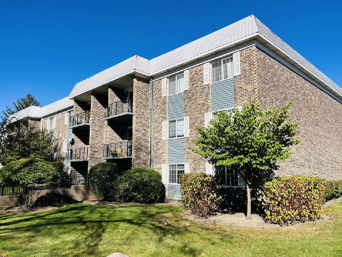 Condominiums Rented Arlington Glen Arlington Heights Illinois, 1527 Windsor