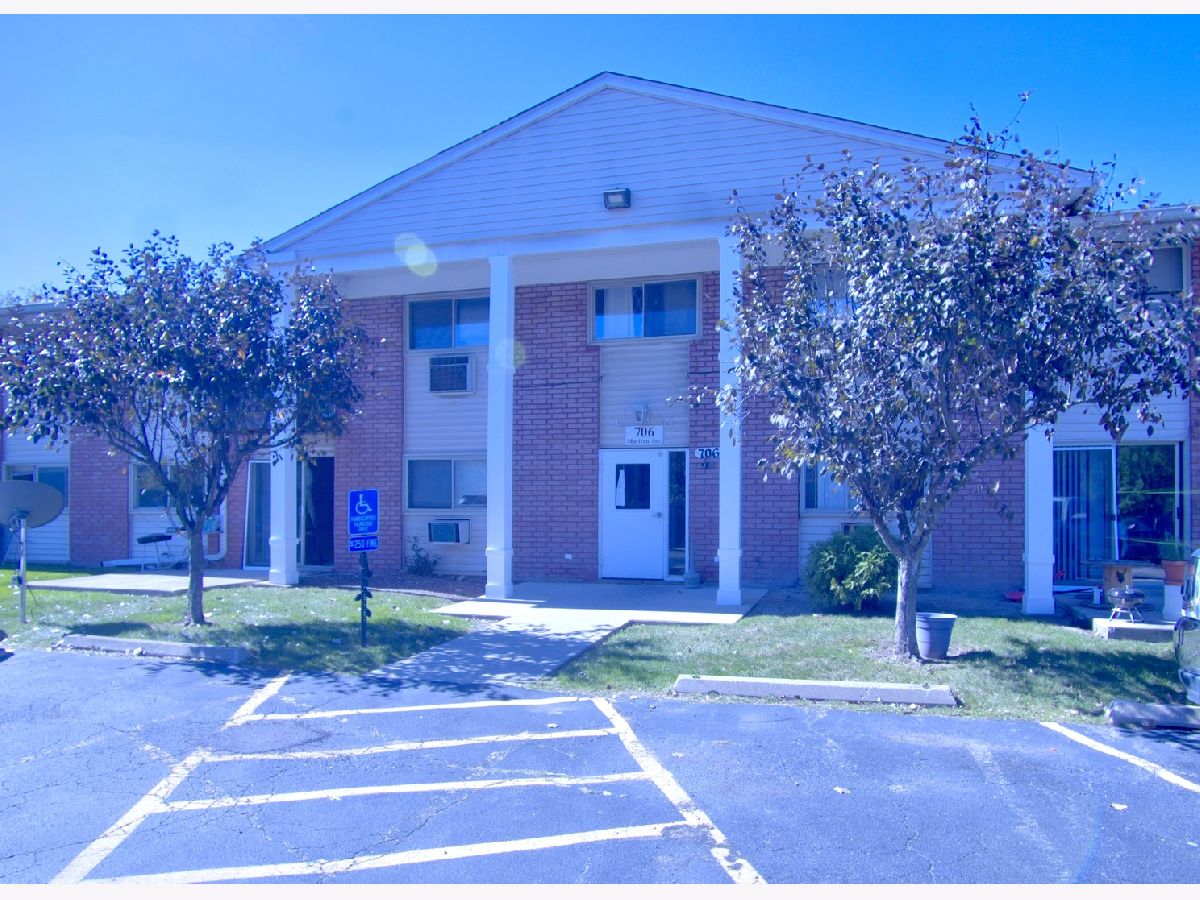 Condominiums Sold Emerald Hills Glendale Heights Illinois, 706 Marilyn