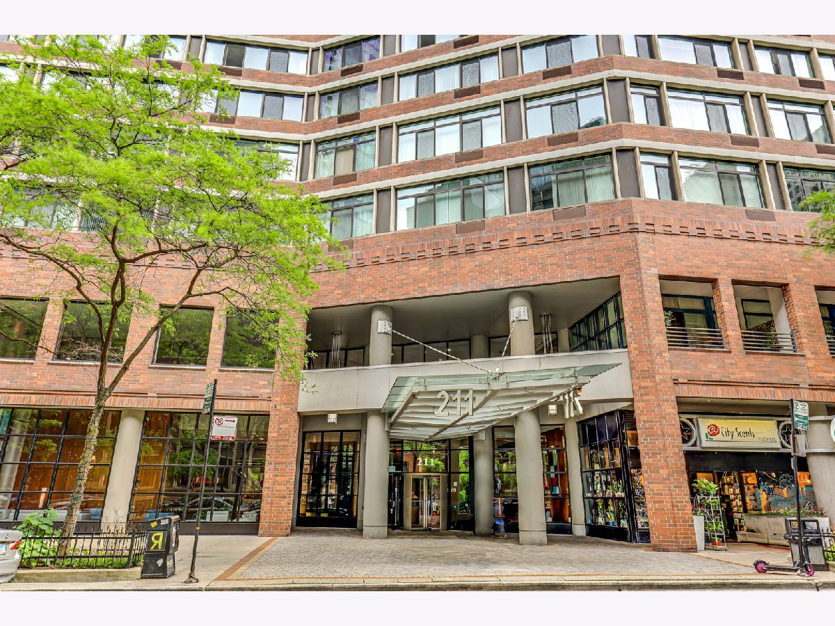 Condominiums Sold Grand Ohio Chicago Illinois, 211 Ohio