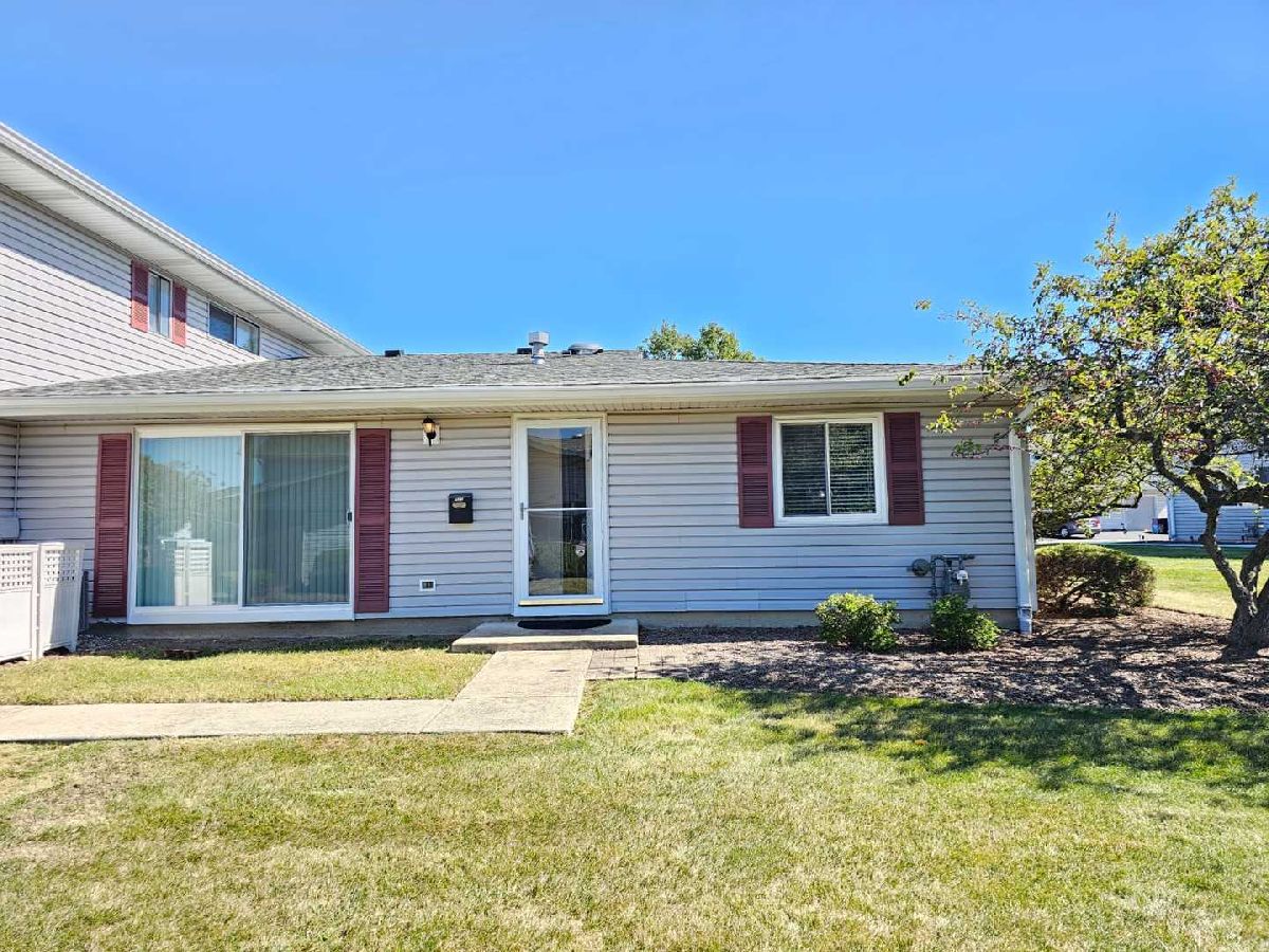 Condos & Townhomes Rented Weathersfield Lake Schaumburg Illinois, 931 Sagamore