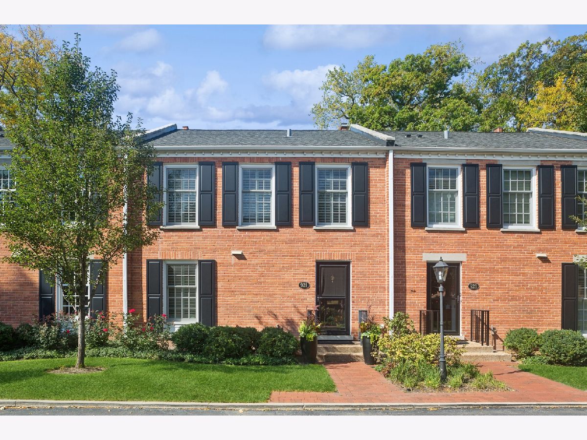 Condos & Townhomes Sold Westerfield Square Wilmette Illinois, 921 Westerfield