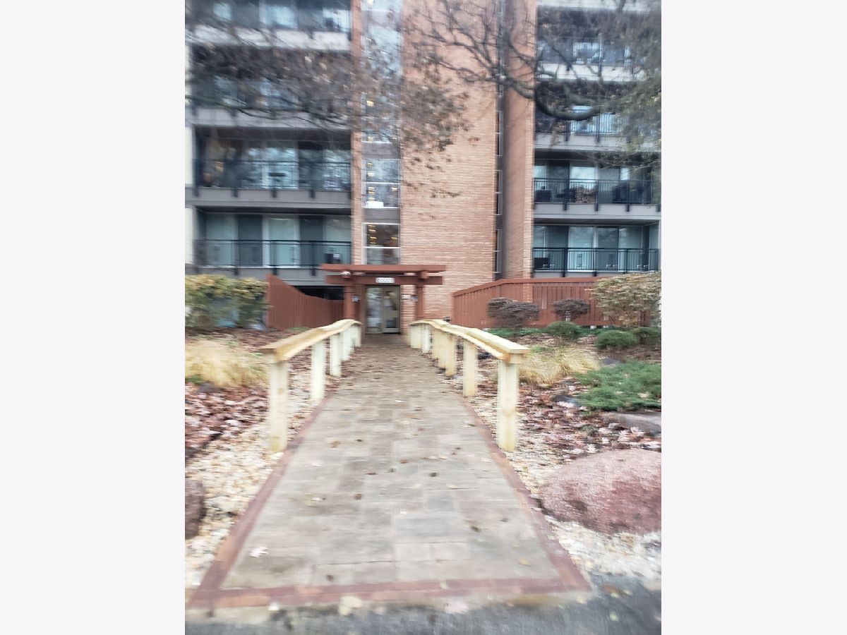 Condominiums Rented Four Lakes Village Lisle Illinois, 6000 Oakwood