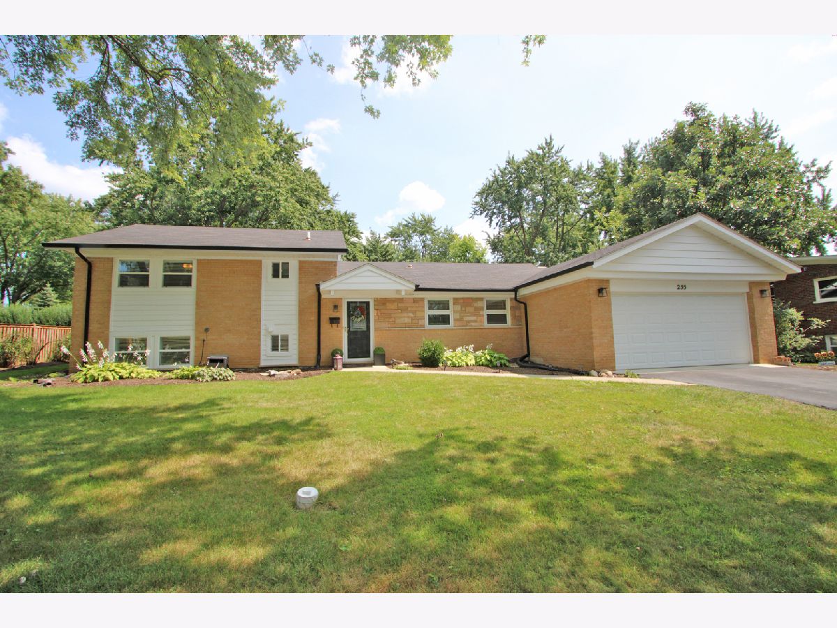 Homes Sold Barrington Meadows Barrington Illinois, 255 Sharon