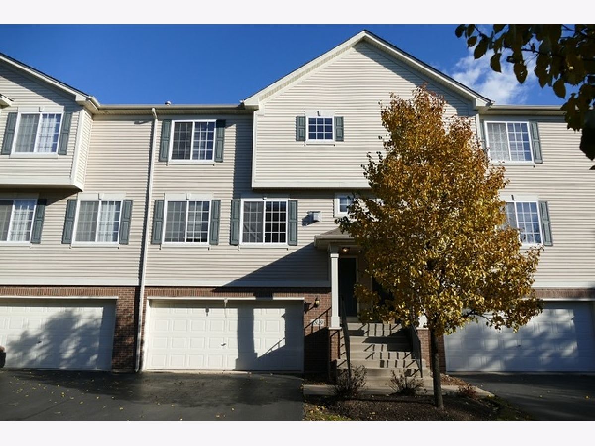 Homes & Townhomes & Condos Rented Amber Fields Aurora Illinois, 1829 Indian Hill