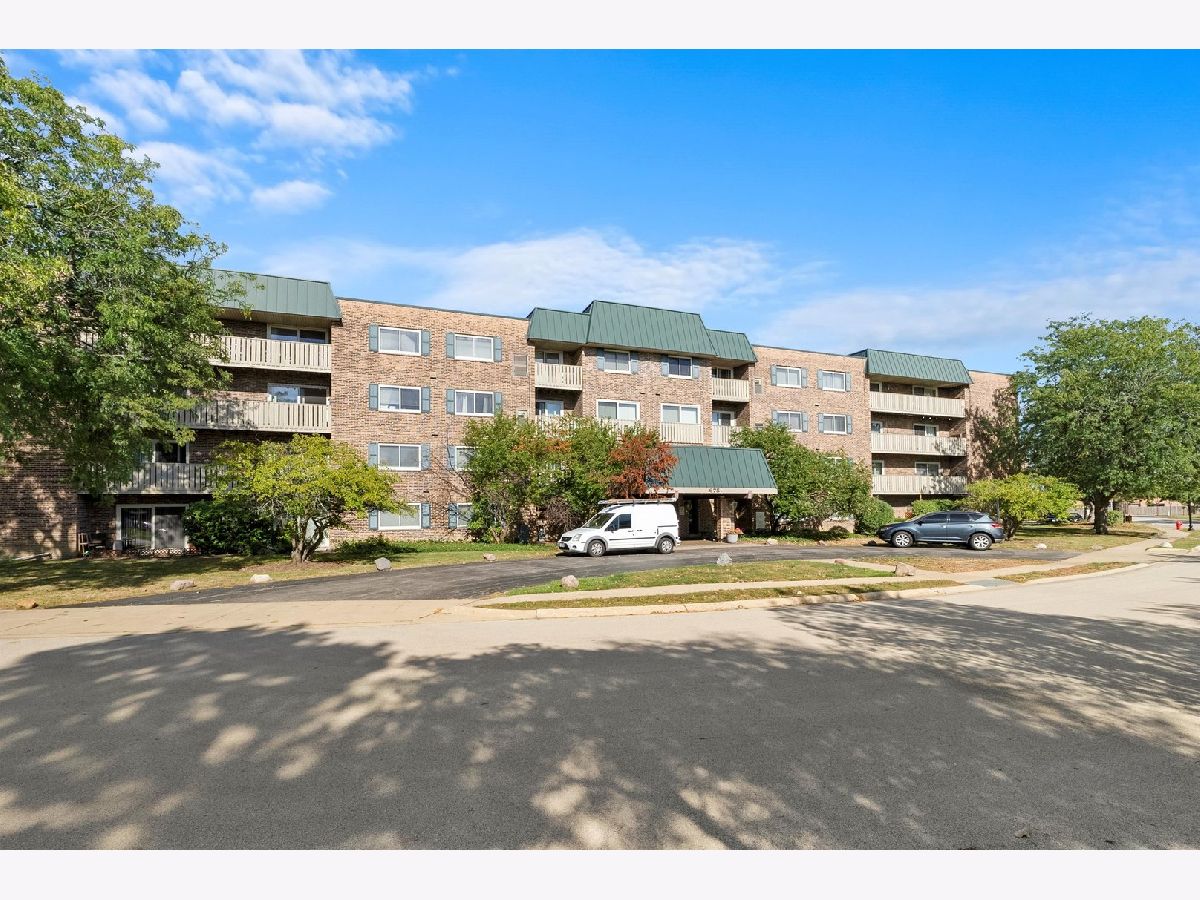 Condominiums Sold 12 Oaks Elk Grove Village Illinois, 675 Grove