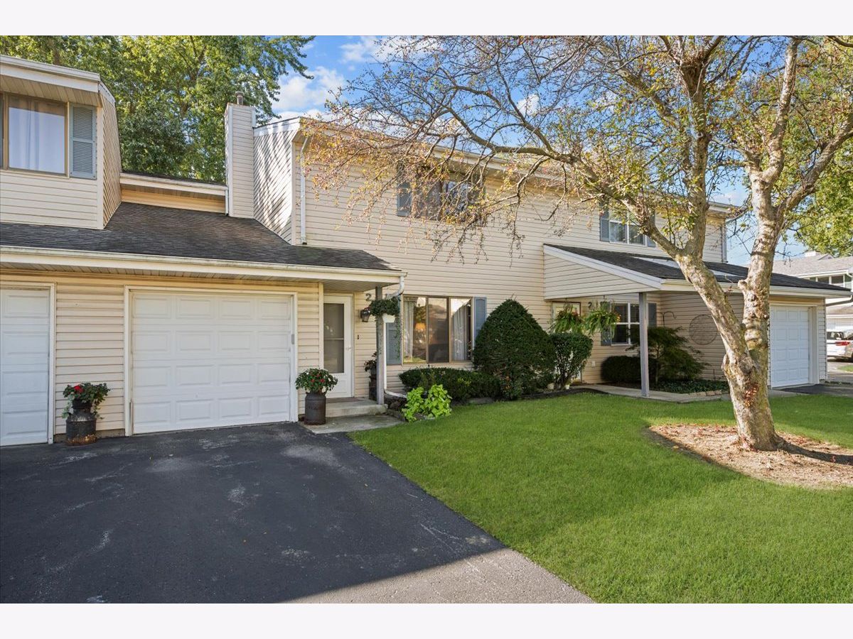 Townhomes Sold Country Squire Crest Hill Illinois, 2505 Iris
