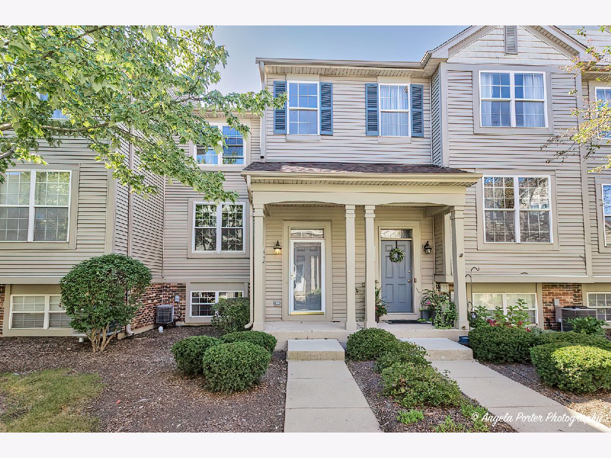 Townhomes Sold Cherry Creek Grayslake Illinois, 757 Cherry Creek