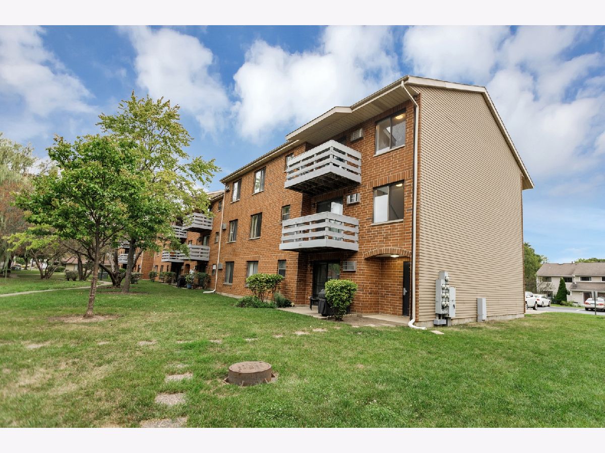 Condominiums Sold Beacon Cove Palatine Illinois, 1233 Winslowe