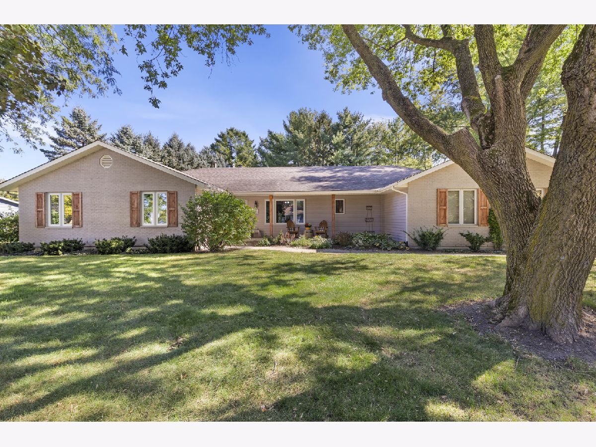 Homes Sold Walrose Manor Woodstock Illinois, 570 Sharon
