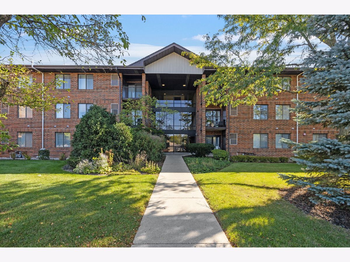 Condominiums Sold Maercker Point Westmont Illinois, 5703 Cass