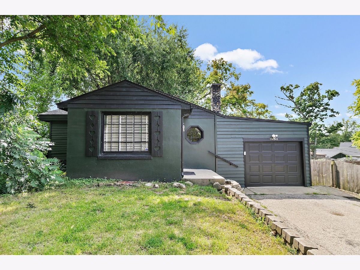 Homes Sold Petite Lake Highwoods Lake Villa Illinois, 24841 Oak