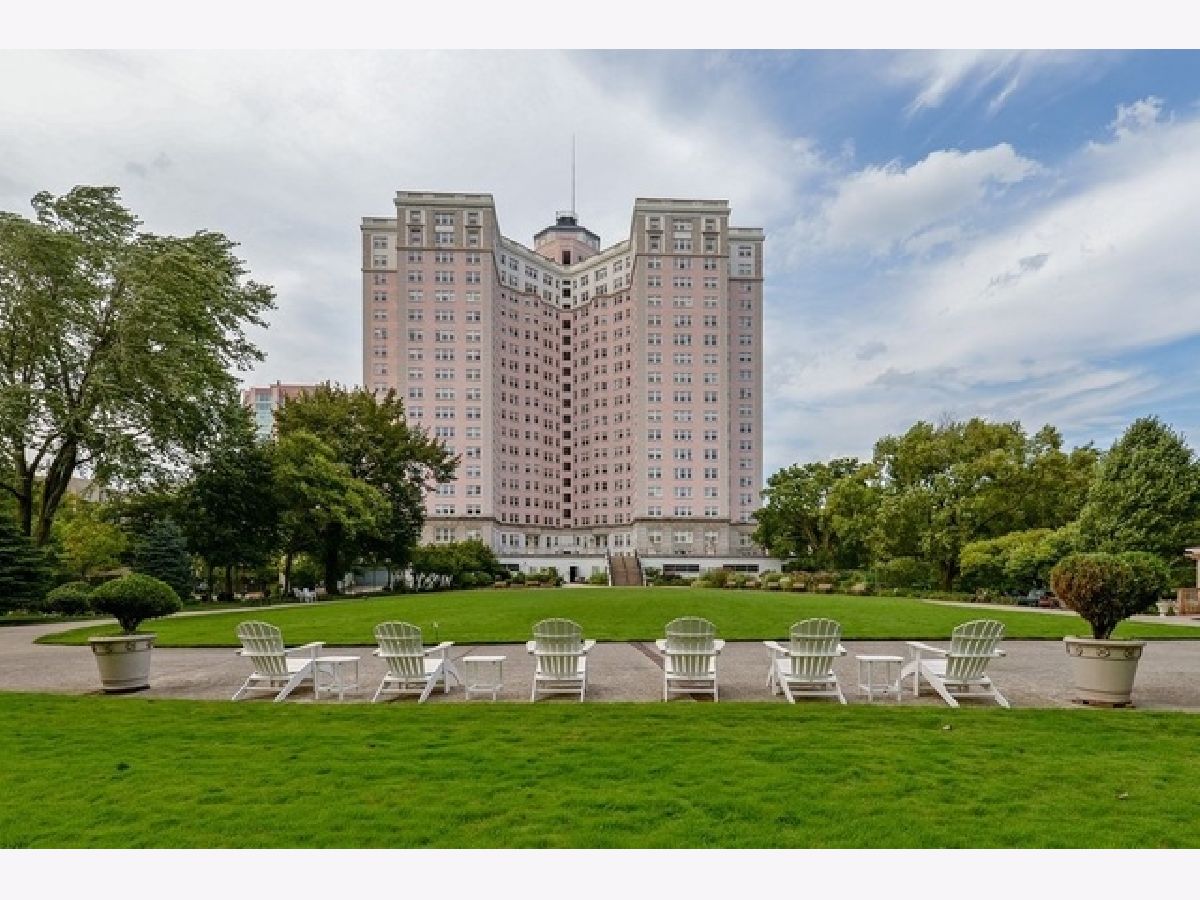 Condos & Townhomes Sold Edgewater Beach Apts. Chicago Illinois, 5555 Sheridan