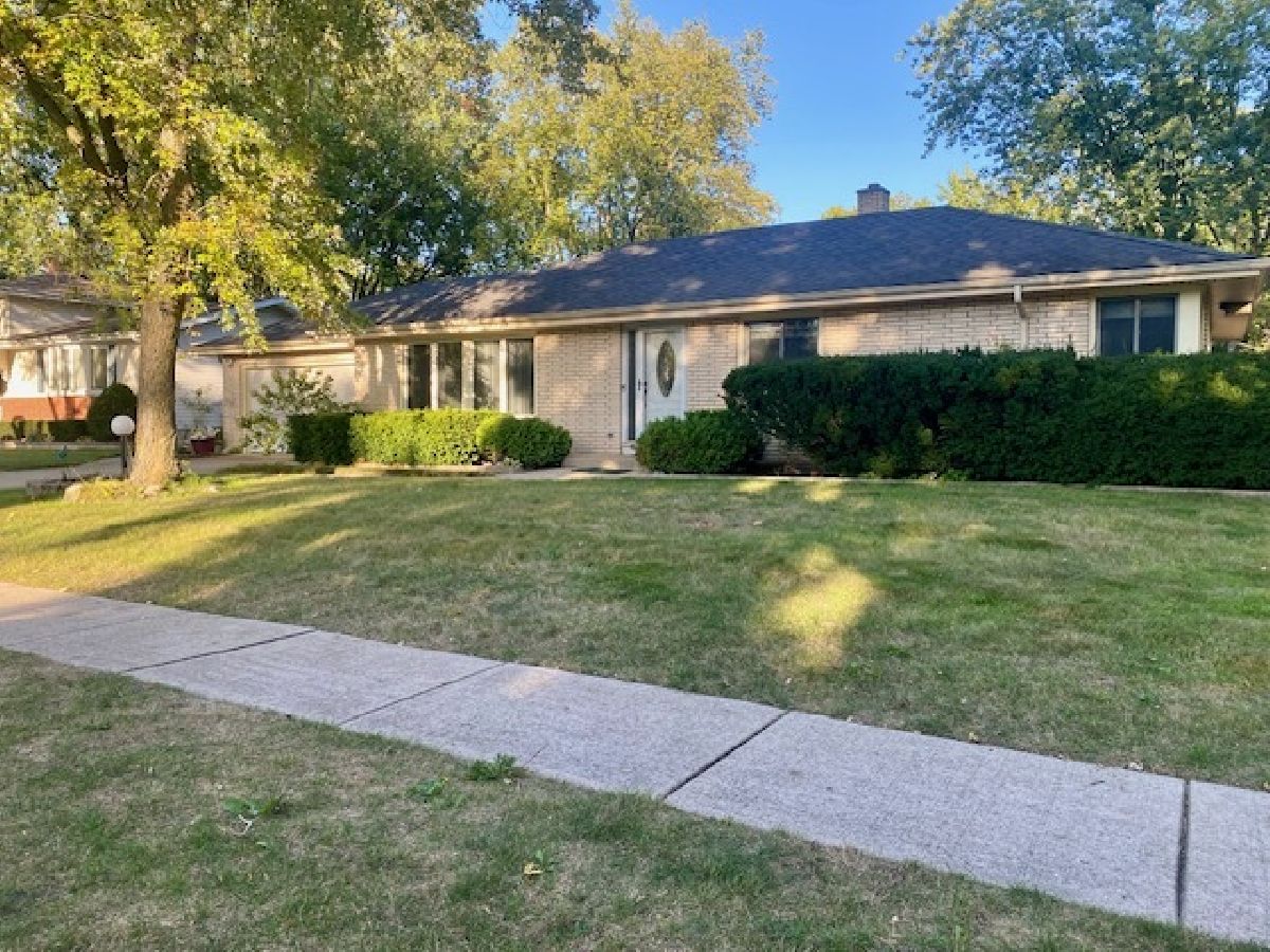 Homes & Condos & Townhomes Sold Country Knolls Elgin Illinois, 139 Thomas More