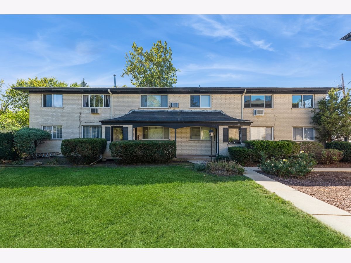 Condominiums Sold Colonial Court Palatine Illinois, 235 Palatine