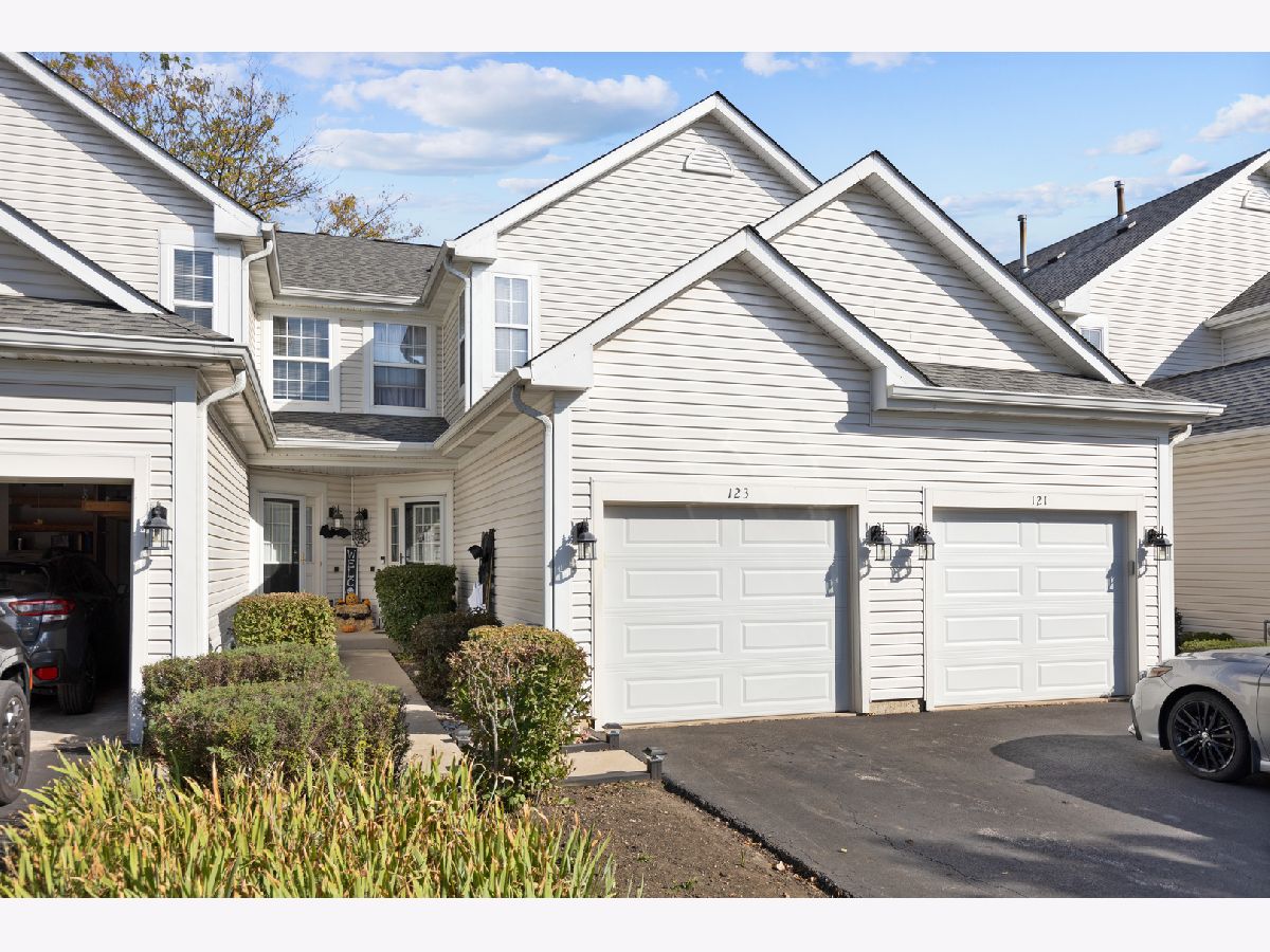 Townhomes & Condos Sold North Star Lake In The Hills Illinois, 123 Northlight Passe