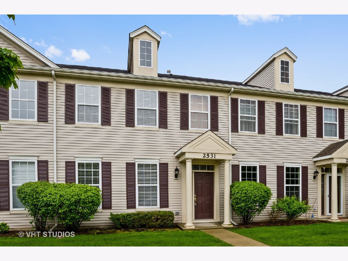 Townhomes & Condos Rented Washington Square Aurora Illinois, 2531 Congress