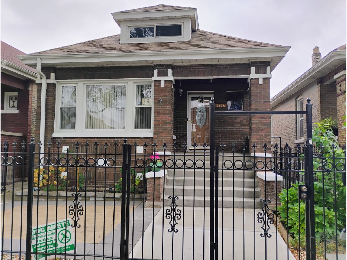 Homes & Condos & Townhomes Rented West Eldson Chicago Illinois, 5726 Albany