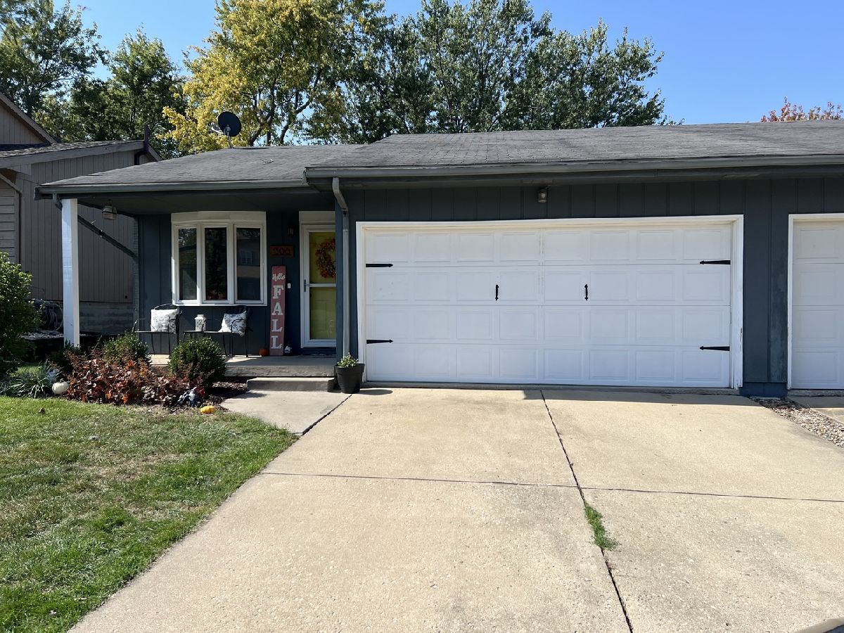 Homes & Condos & Townhomes Sold Hillcrest Bloomington Illinois, 1308 Challis