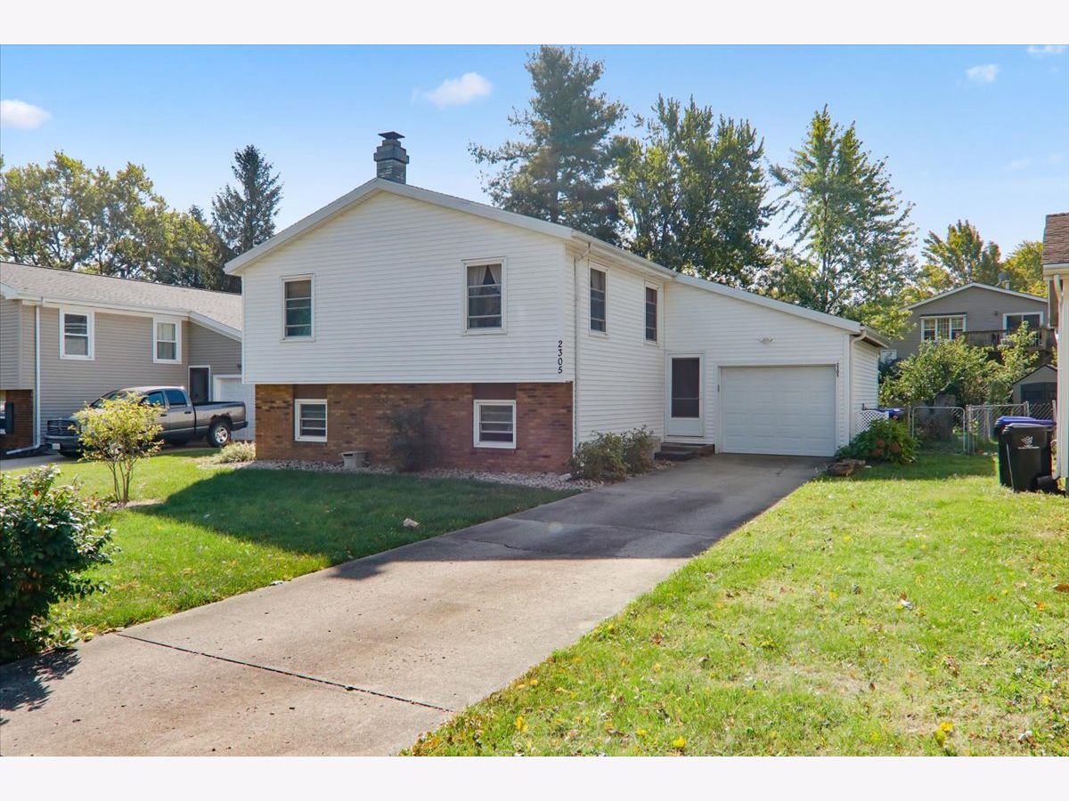 Homes & Condos & Townhomes Sold Lakewood Bloomington Illinois, 2305 Rainbow