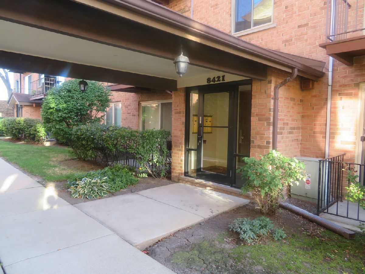 Condominiums Sold Gregory Courts Chicago Illinois, 8421 Gregory