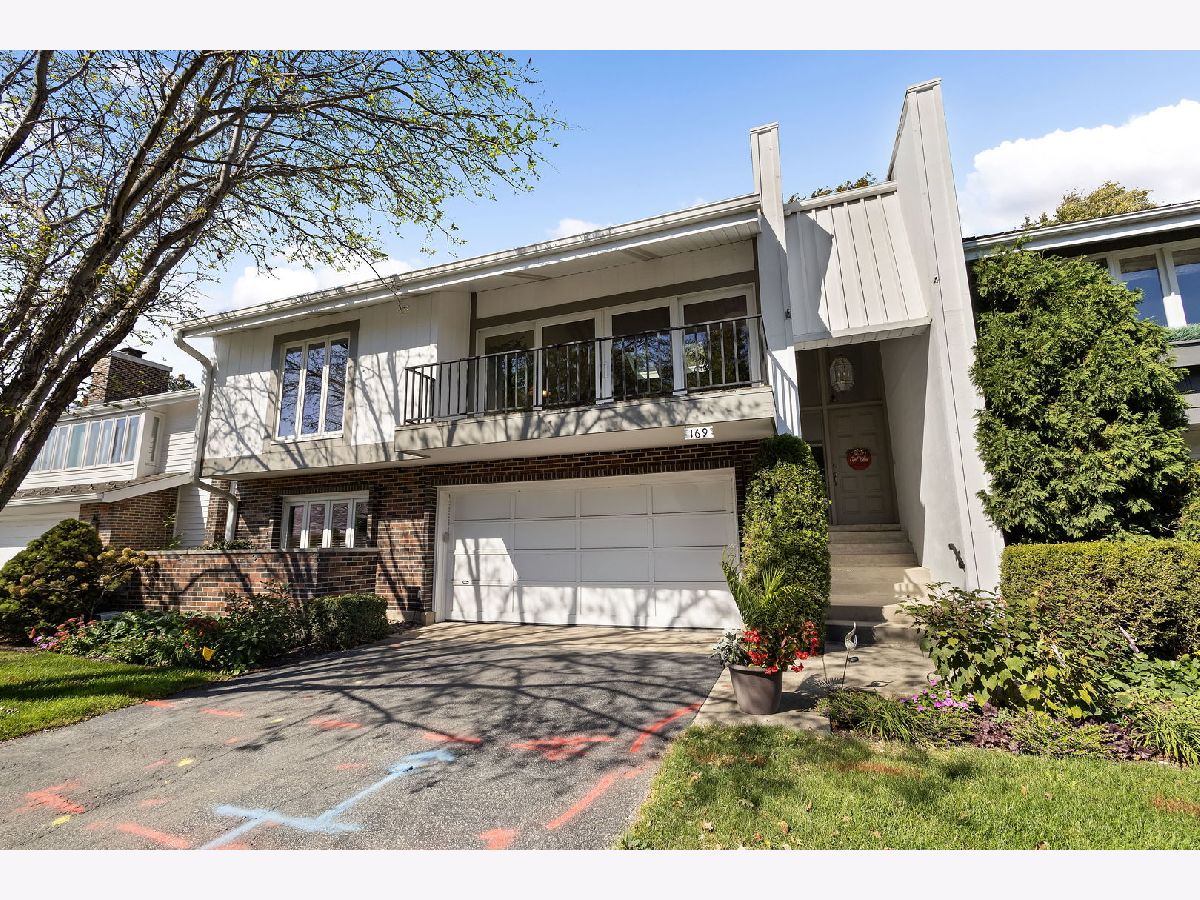 Townhomes Sold Briarwood Lakes Oak Brook Illinois, 169 Briarwood North