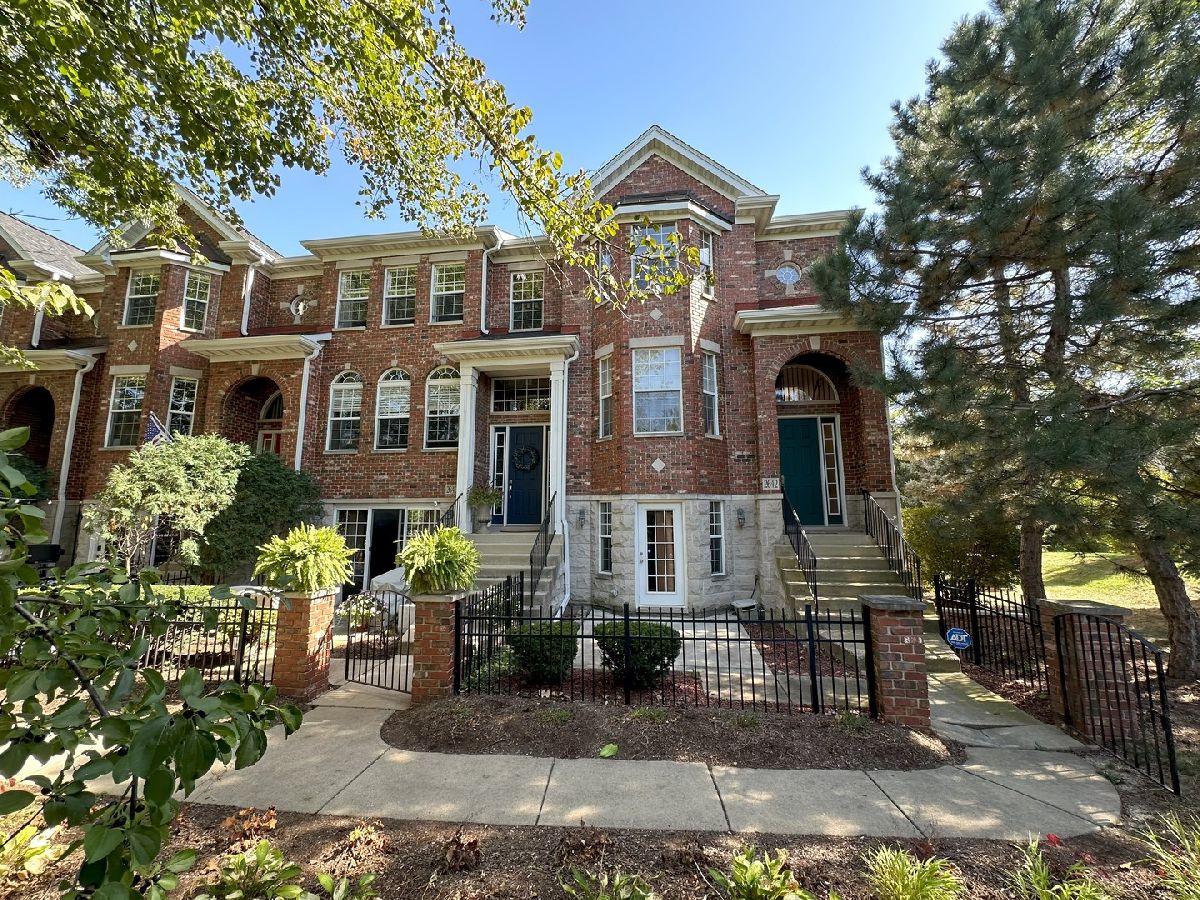 Townhomes Sold Vintage Club Naperville Illinois, 2642 Blakely