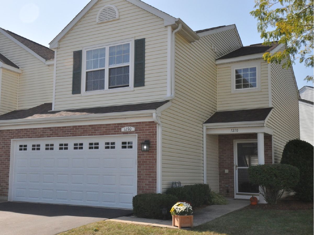 Homes & Townhomes & Condos Sold Painted Lakes Lake Villa Illinois, 1210 Tyler